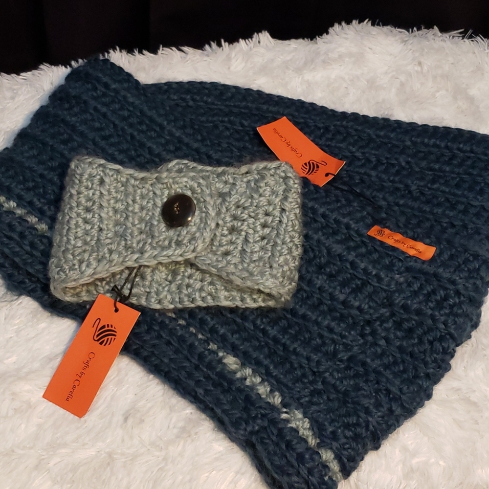 Infinity scarf and head piece in blue